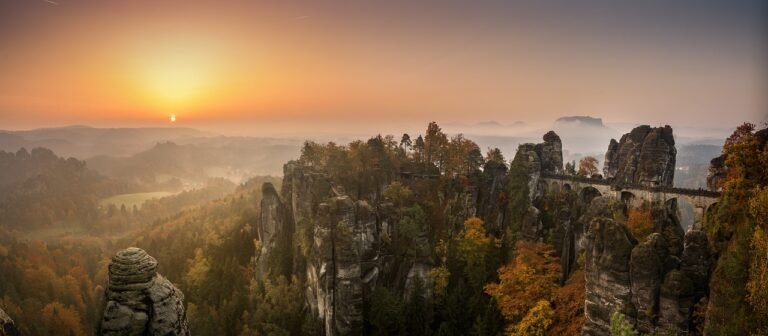 bastion, elbe sandstone mountains, sunrise-2942474.jpg